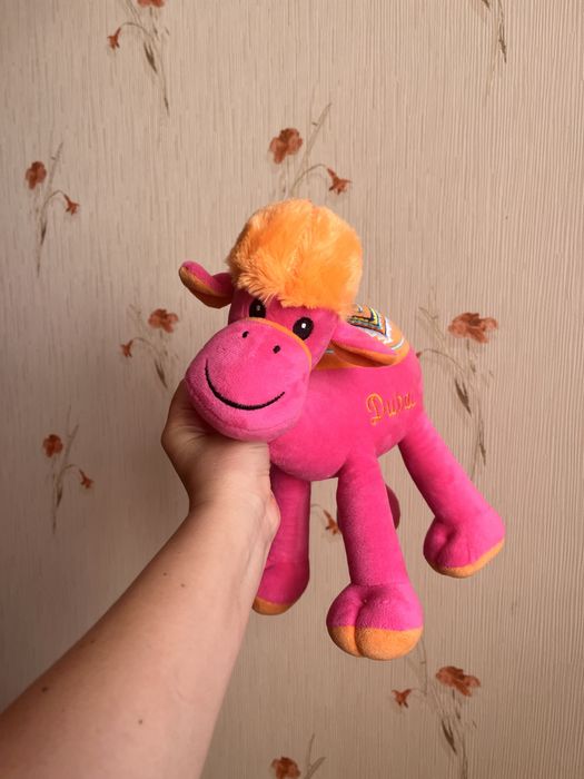 Верблюд, пони, мягкие игрушки