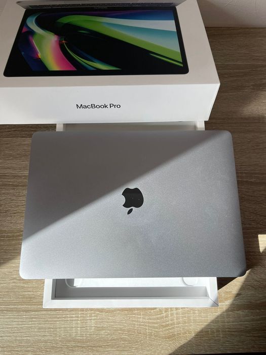 MacBook Pro 13 m2 16gb 256gb