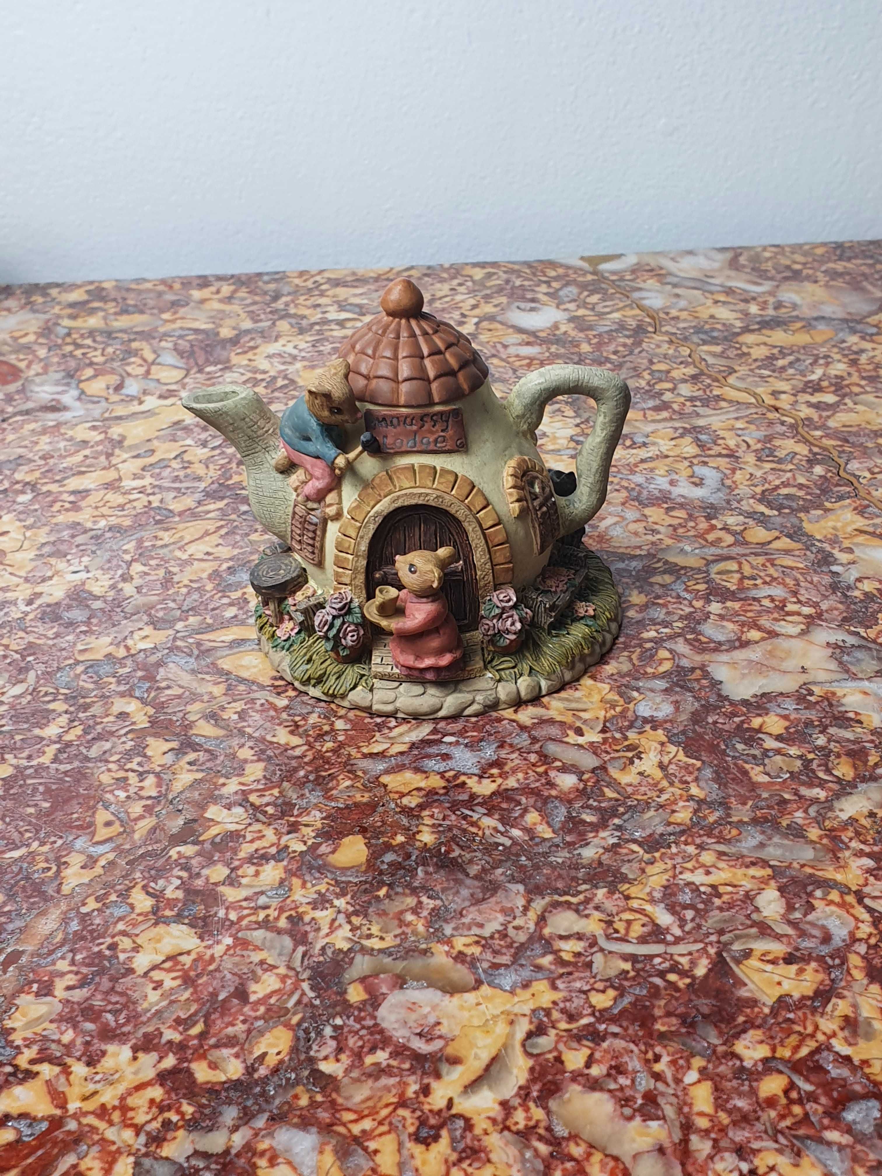 Stara ceramika, misi domek, czajniczek, miniaturka, ręcznie malowane