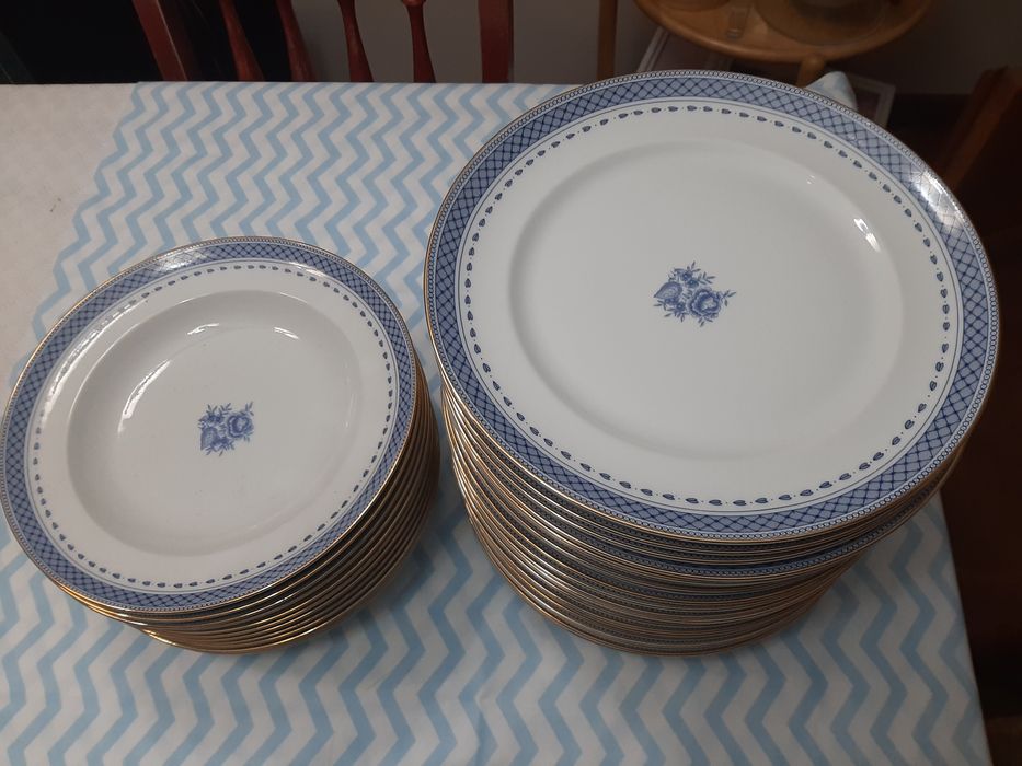 Serviço de jantar Vista Alegre, Cozinha Velha, com 62 peças