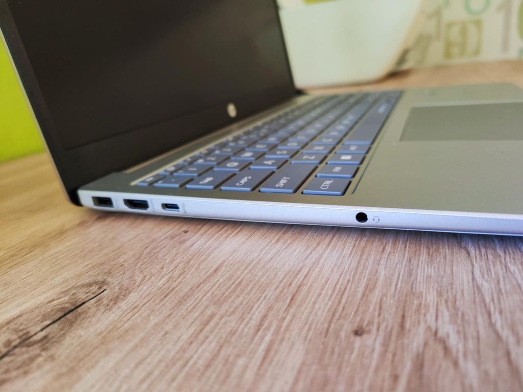 SPRZEDAM laptopa- , nowy.
