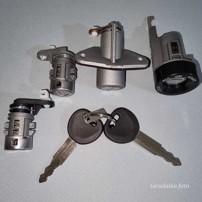Замок зажигания + комплект личинок 2 ключа Lanos GM