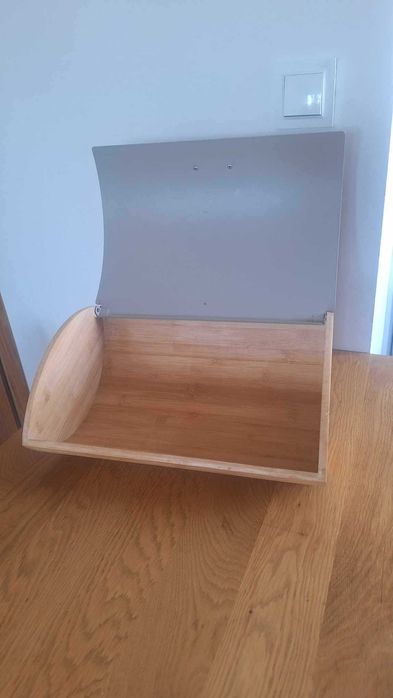 nowoczesny chlebak owalny drewniany Linia COSMIC