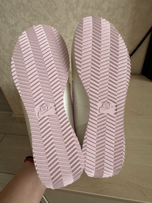 Продаются кросовки , кеды NIKE абсолютно новые