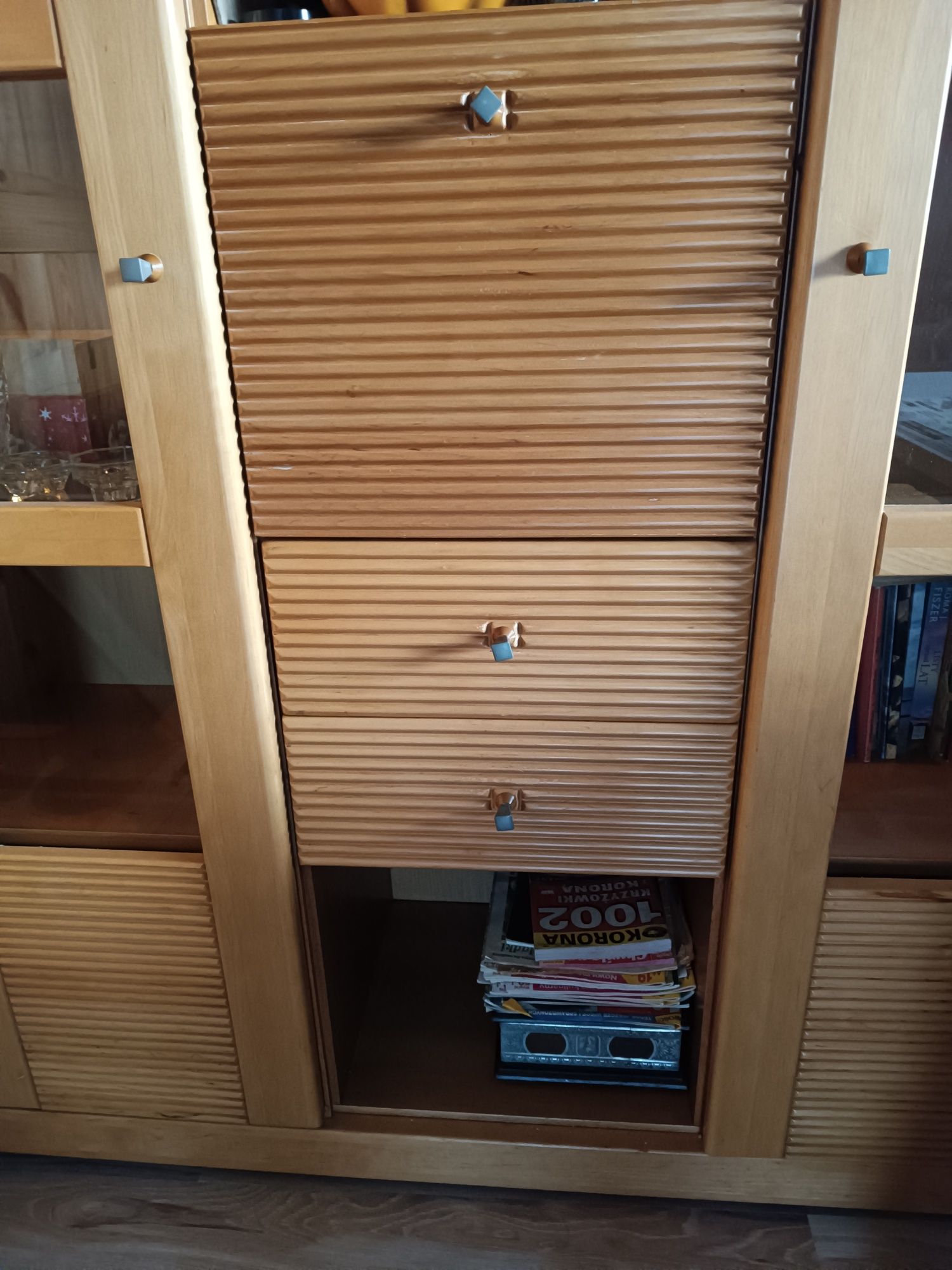 Komoda do salonu podświetlana
