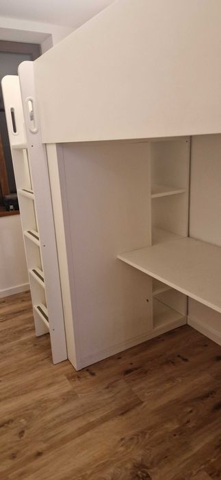 Łóżko piętrowe z biurkiem