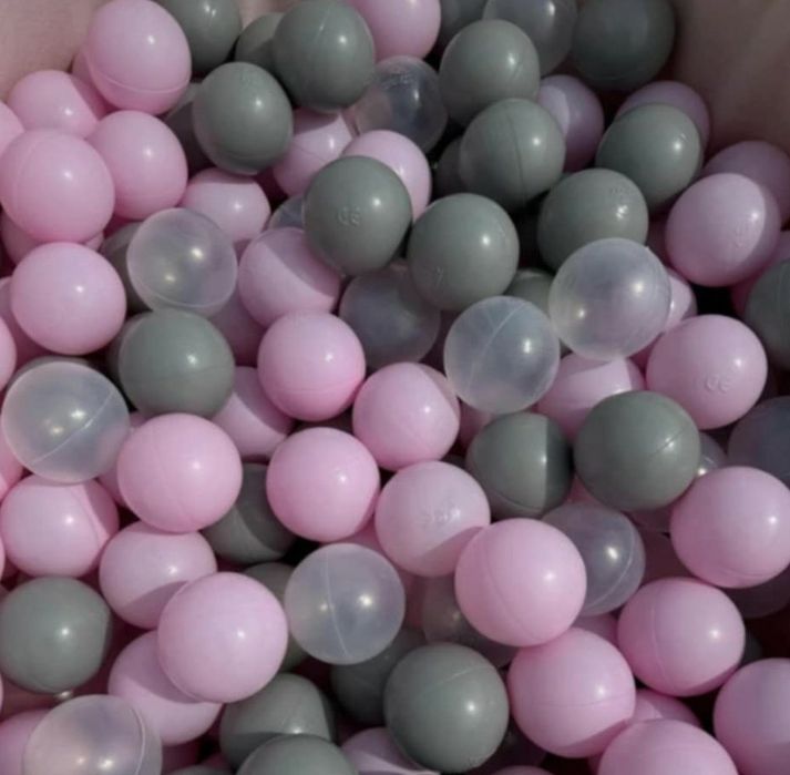 Suchy basen z kulkami