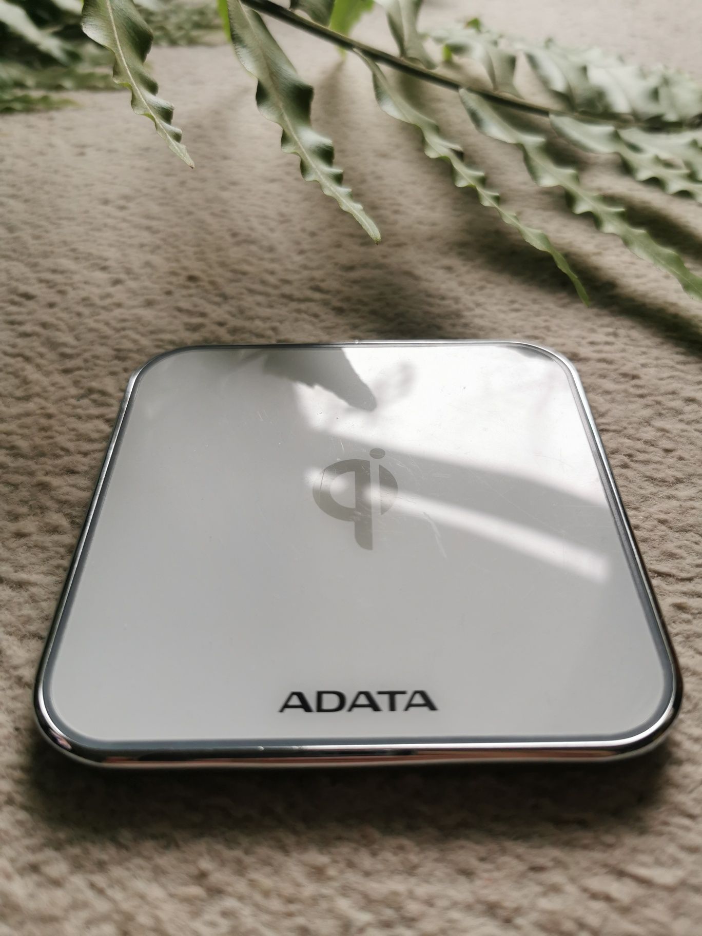 Ładowarka indukcyjna Adata