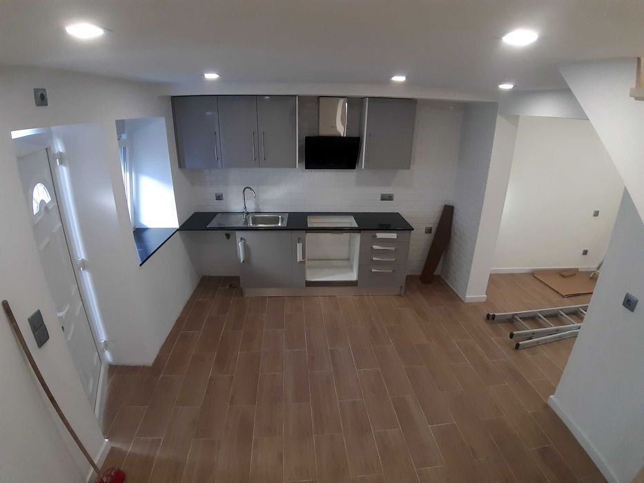 Moradia T2 totalmente renovada com garagem privativa em Cernache