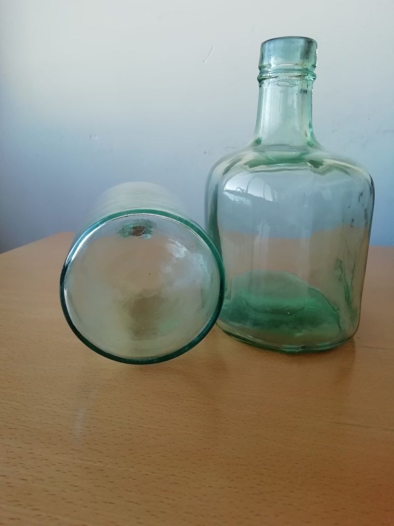 Conjunto de garrafa/ão vidro verde.