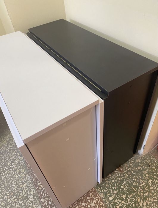 Стіл складний коричневий та білий