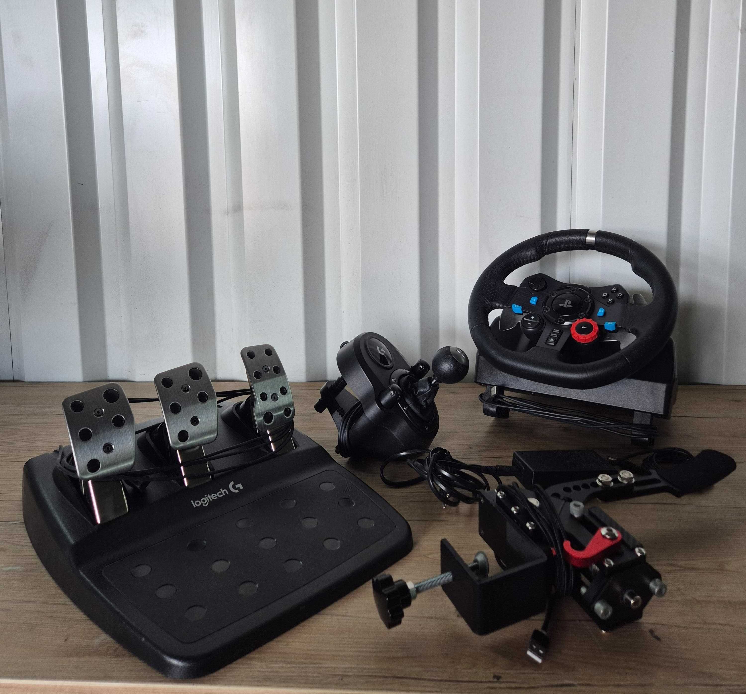 Logitech G29 com caixa manual e travão de mão