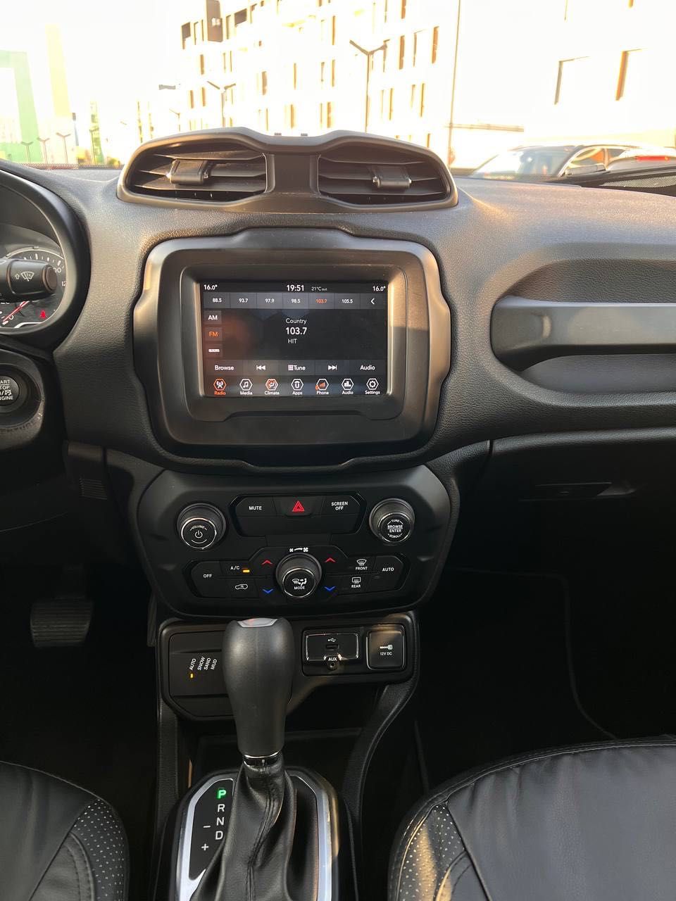Jeep Renegade 2018 року Latitude 4x4