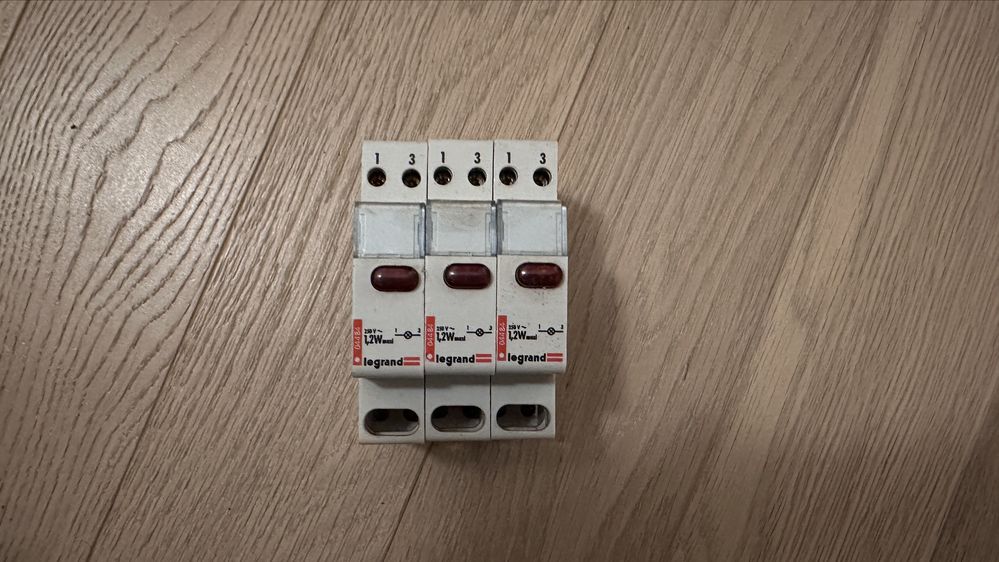 Legrand lampka sygnalizacyjna L301 czerwona 004484
