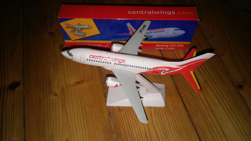 Model samolotu 1:200 Boeing 737 CentralWings Lot