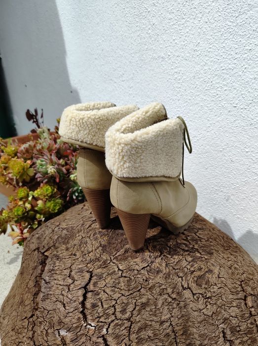 Botins camel novos