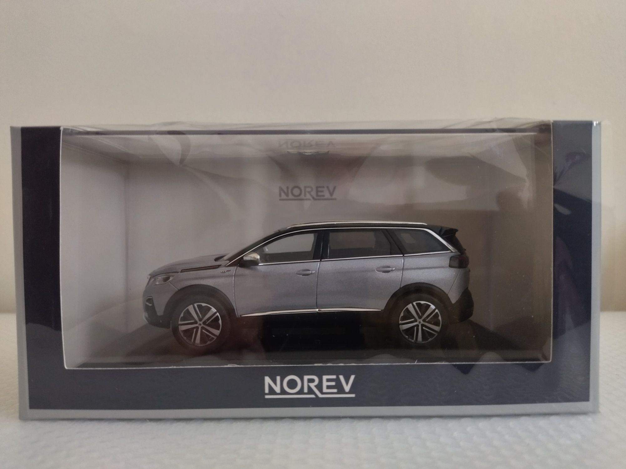 Miniatura Peugeot 5008 GT 1/43 Nova
