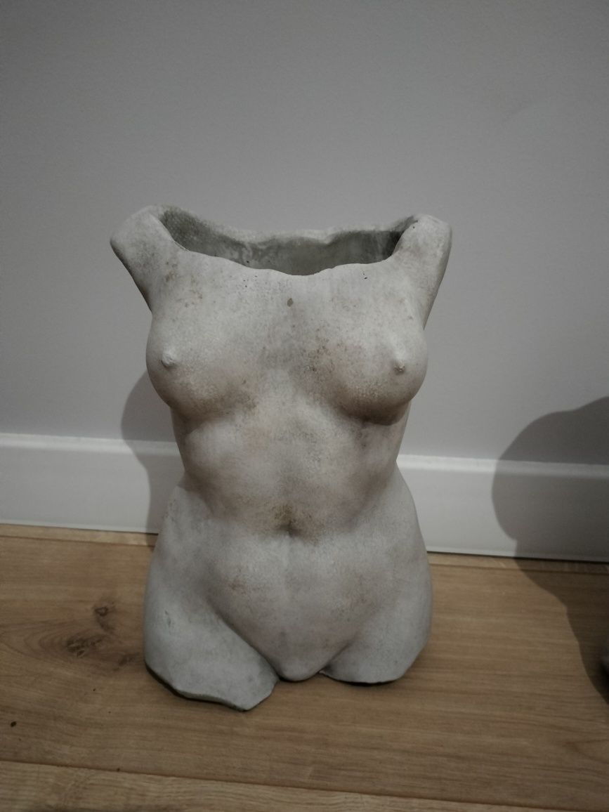 Doniczka ciało kobiety cementowa cement Ewa
