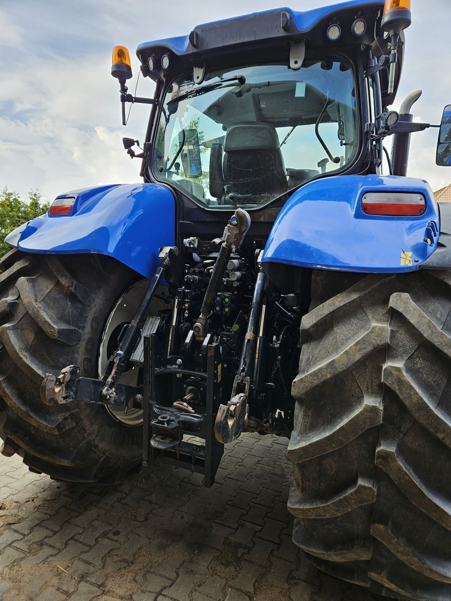 New Holland T7 230 Ładowacz czołowy Stoll
2020r 
Ładowacz czołowy Stol