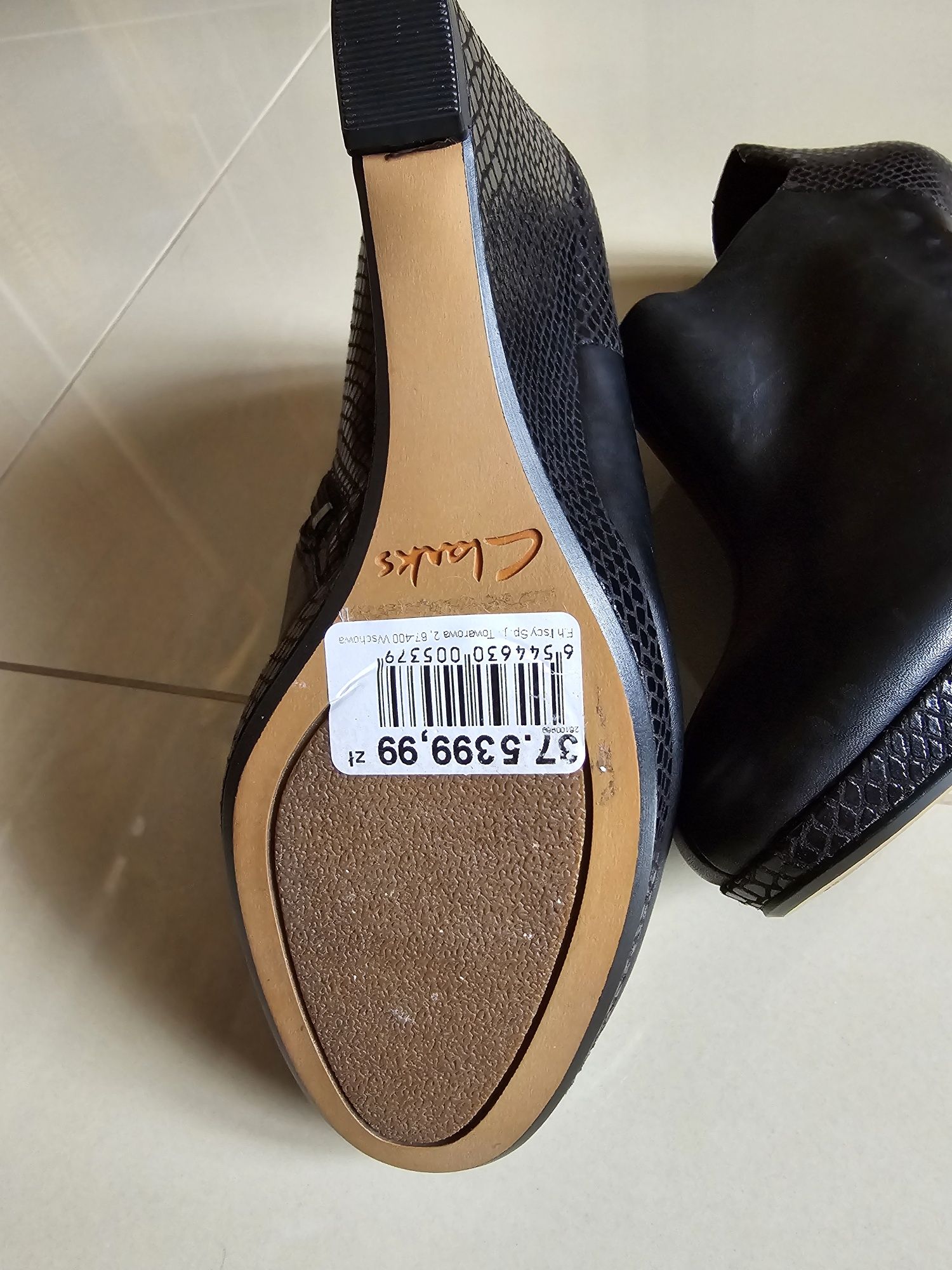 Czółenka . botki Clarks 37,5 na koturnie, skóra NOWE