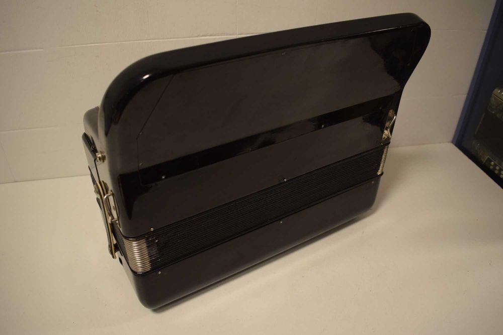 Acordeon Hohner Riveira III N 3 Voz, 274