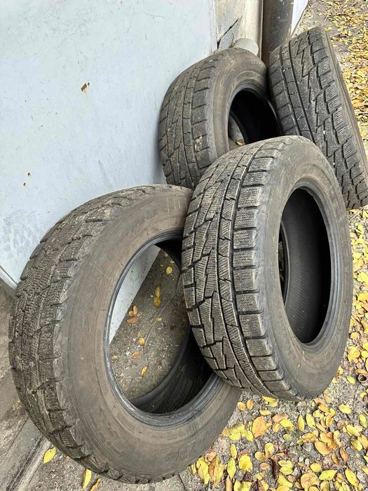 Продам зимові шини 225/65 r17