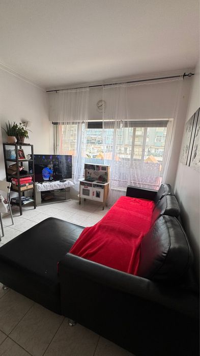 Alugo t2 na caparica