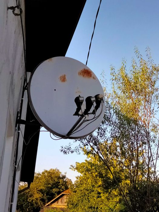 Супутникова антена