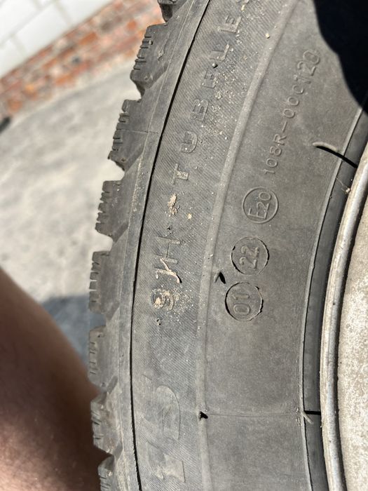 Зимова резина 195/65 R15 з дисками 5/100