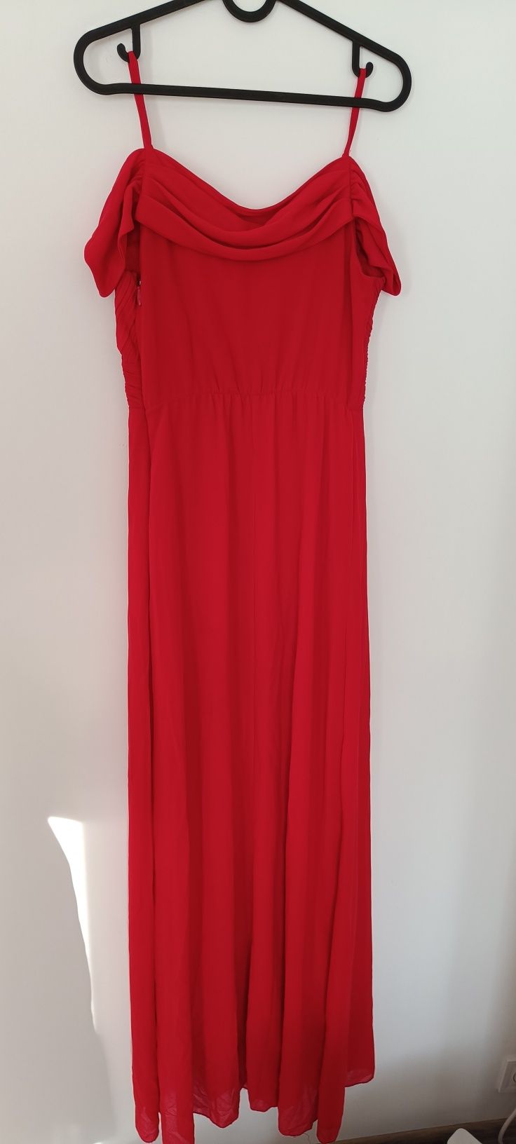 Czerwona sukienka maxi