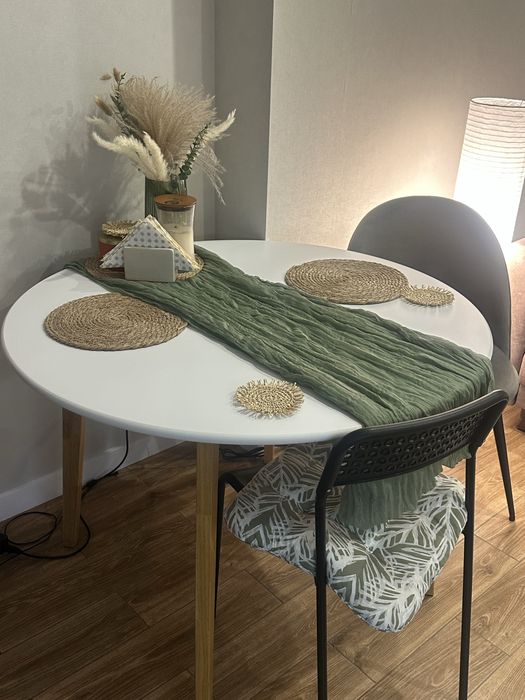 Кругли кухонний стіл