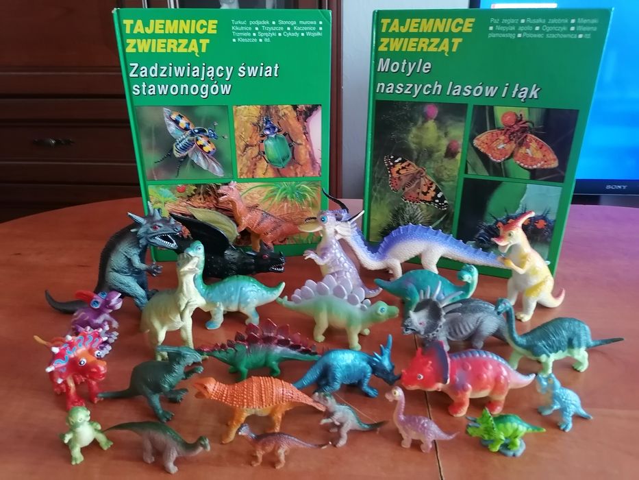 Dinozaury figurki, dwie książki gratis