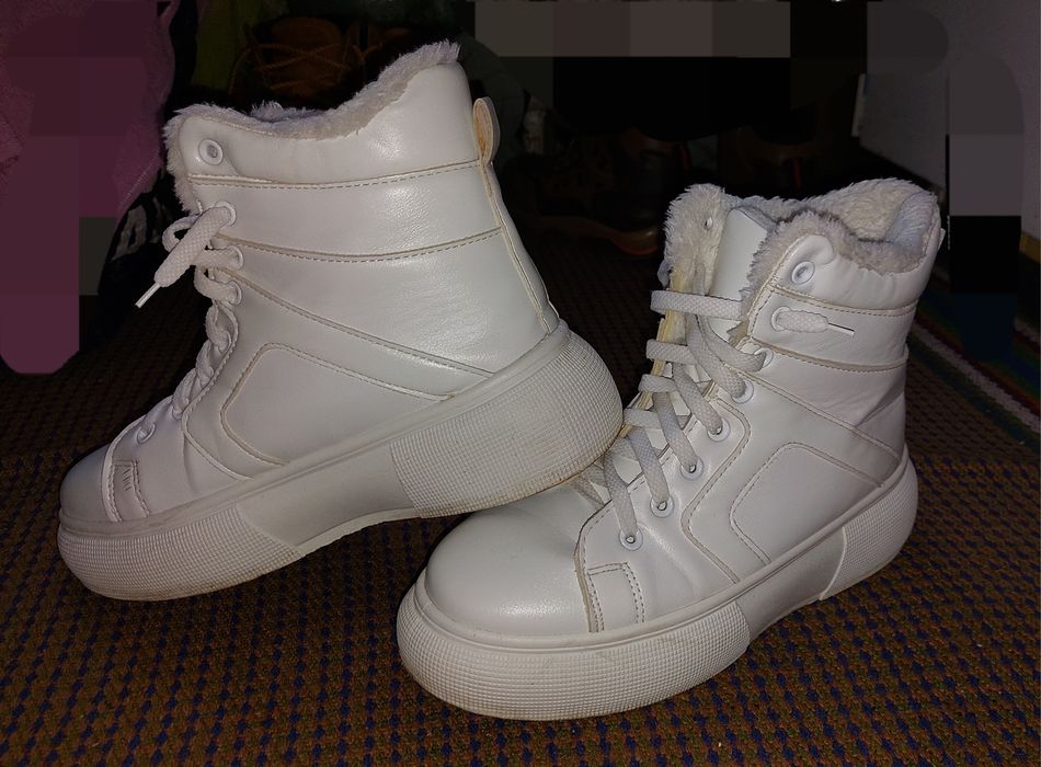 Жіночі білі зимові черевики. Женские зимние ботинки. Зимове взуття.