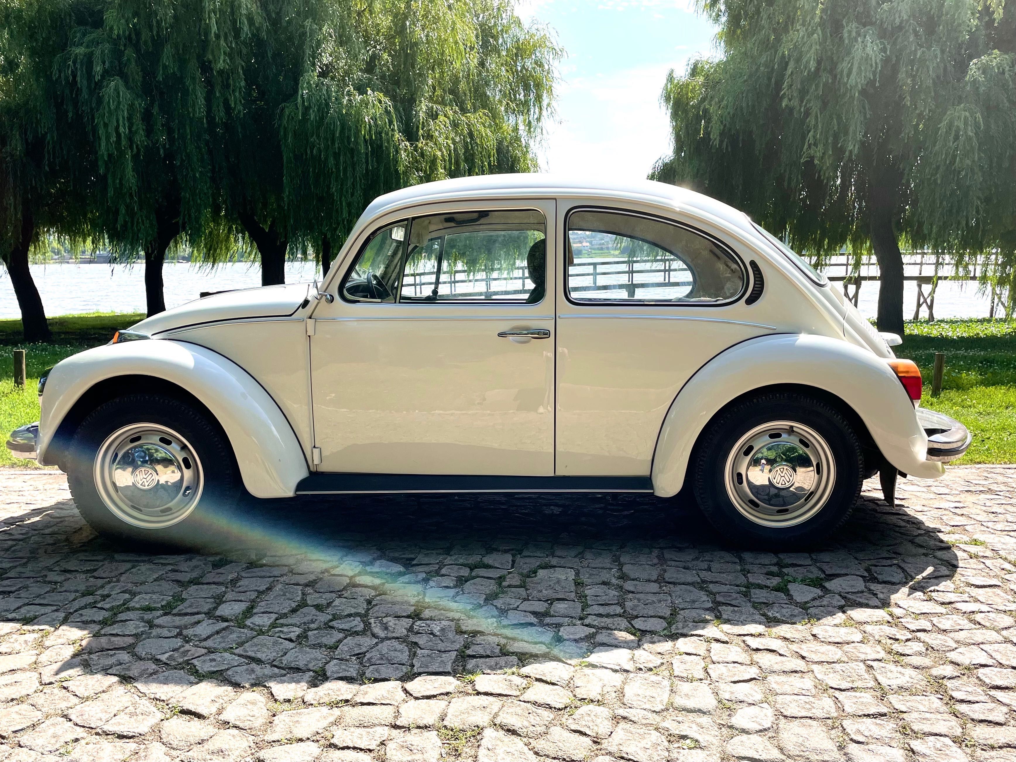 Aluguer de carro clássico Carocha Branco para casamentos e outros eventos