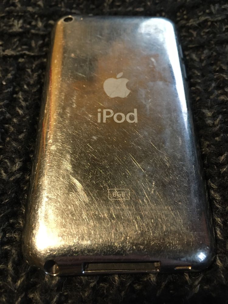 Продам iPod 4/8Gb