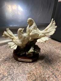 Статуетка закохані голуби