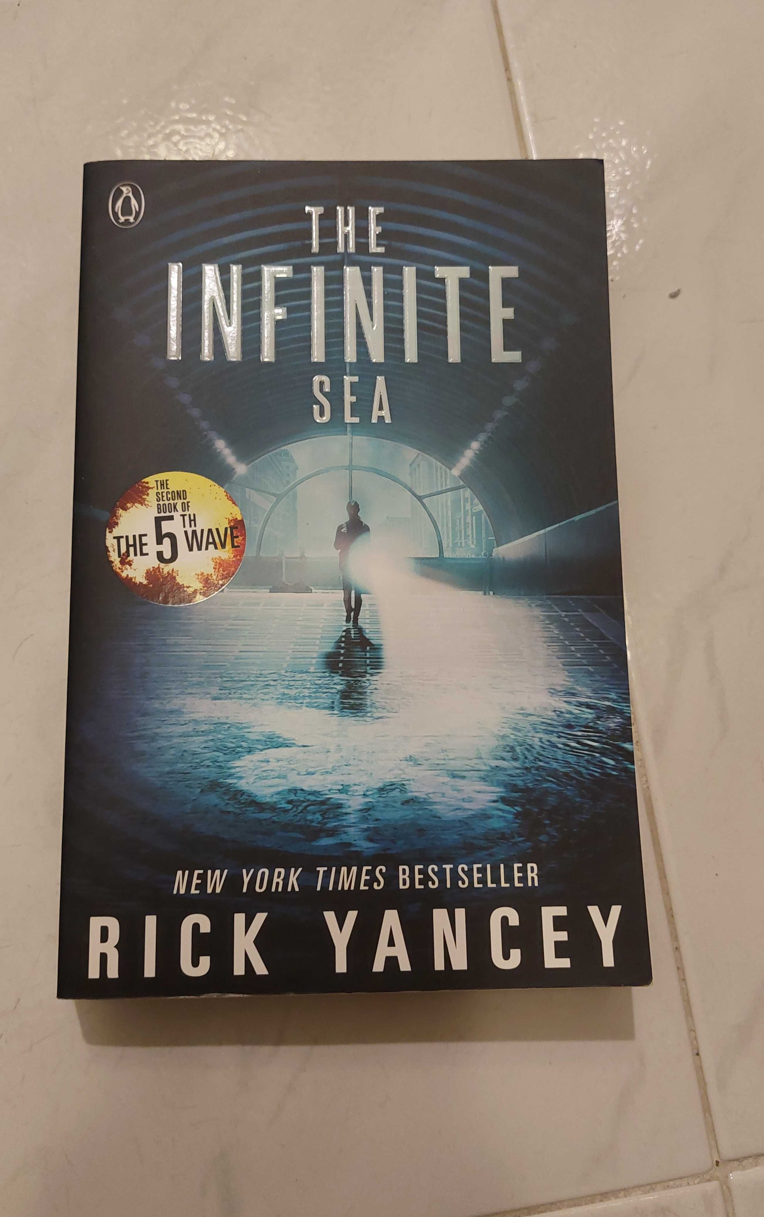 Trilogy "The 5th Wave", de Rick Yancey (inglês)