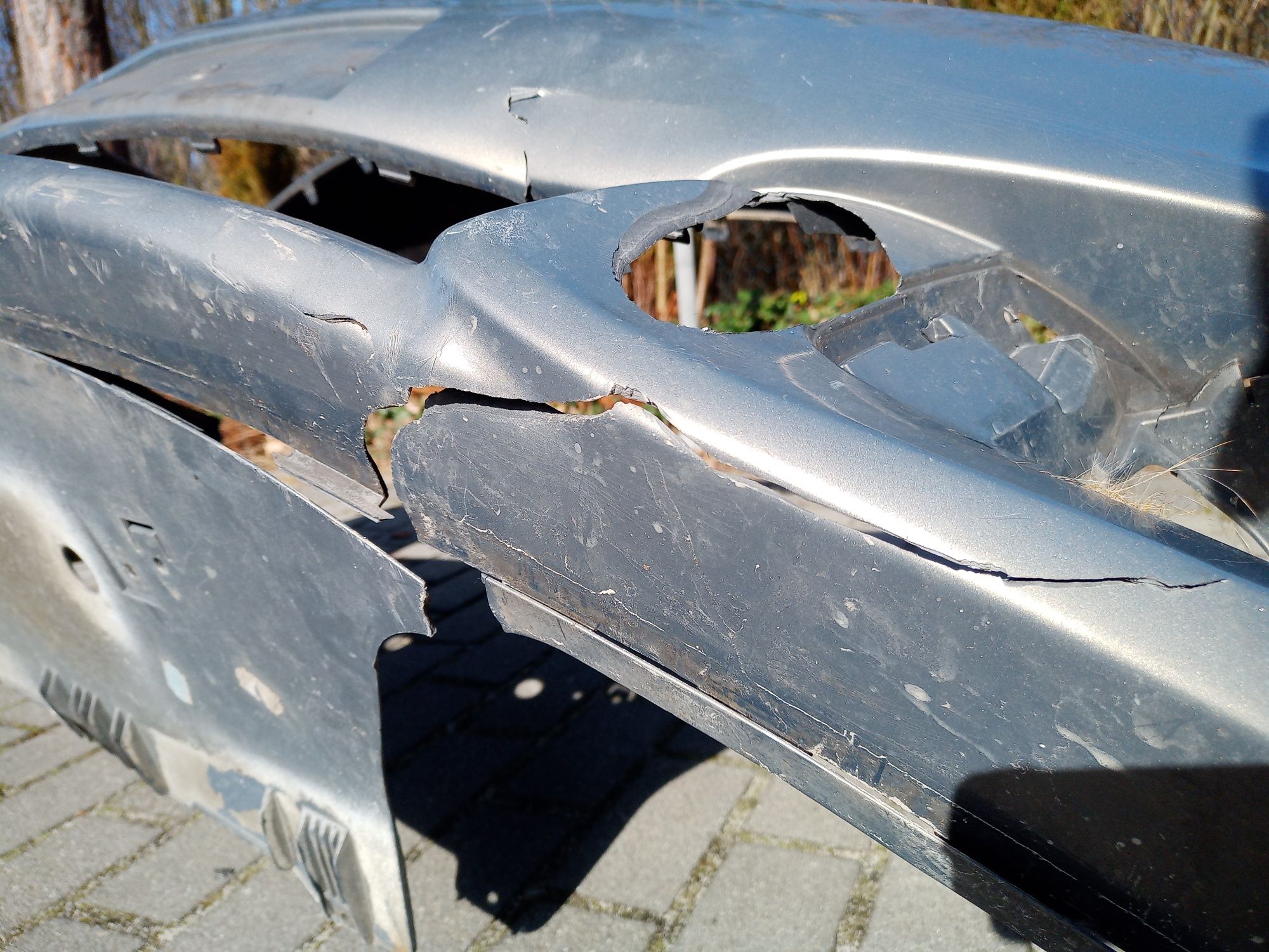 Uszkodzony zderzak przód Opel Meriva B 2