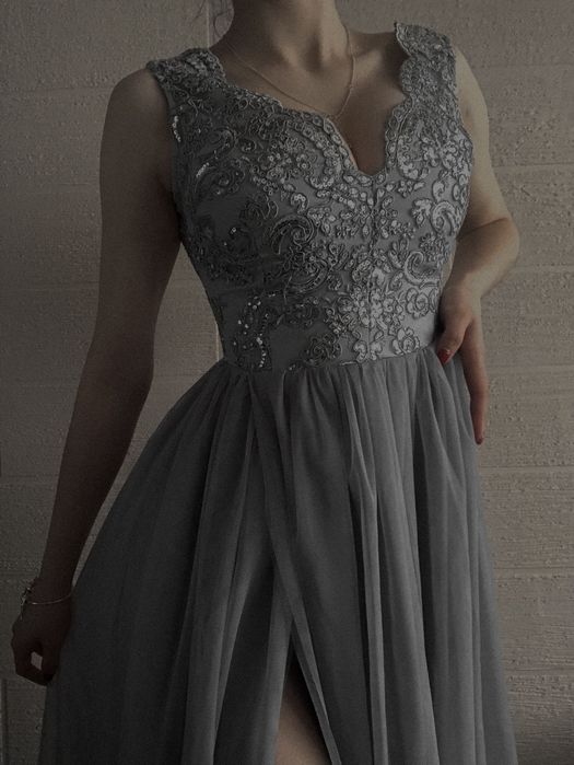 Продаю новеньке плаття з розрізом