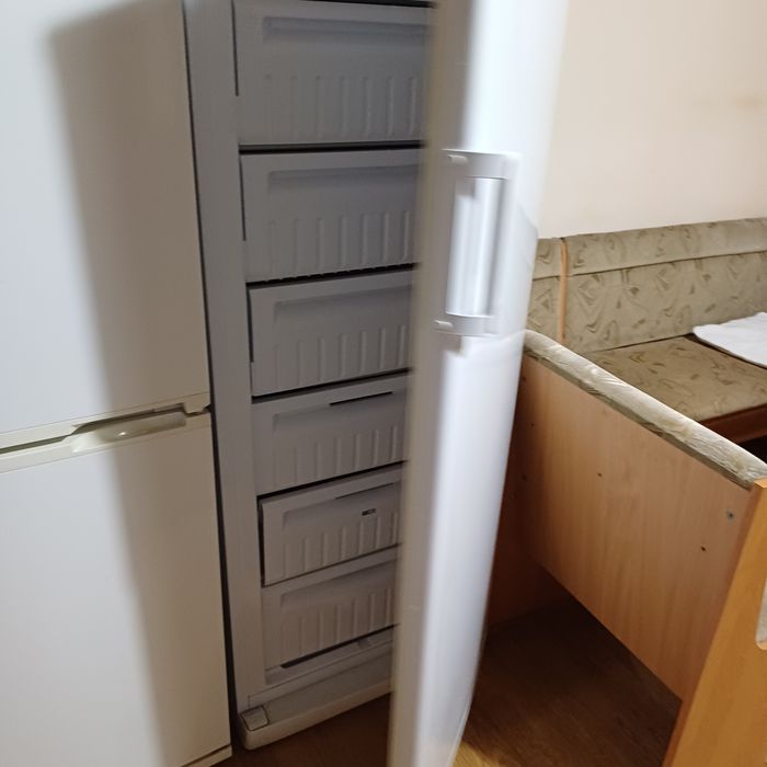 Морозильна камера,,Indesit "
