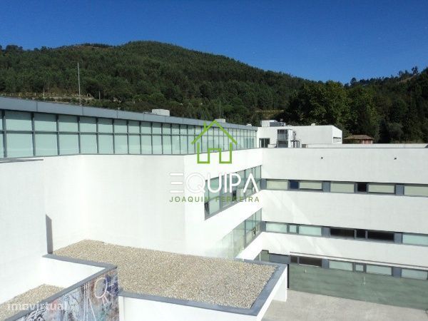Edificio Comercial em Geraz do Minho - Póvoa de Lanhoso - Antiga Univ