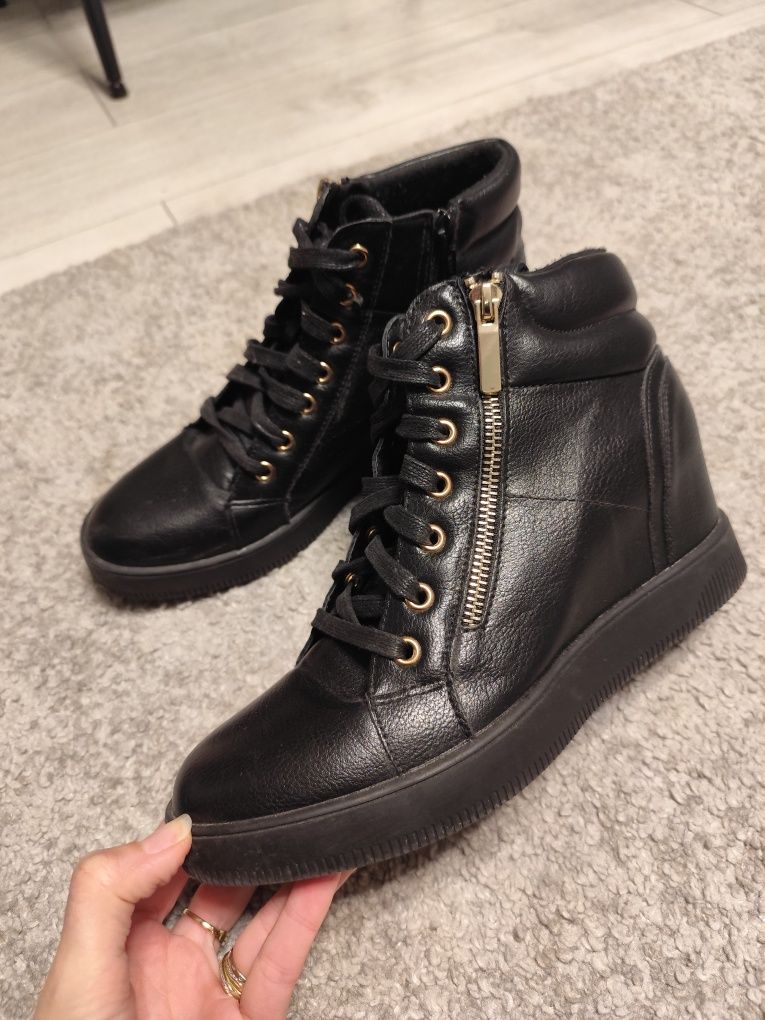 Buty botki na koturnie eleganckie
