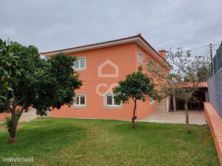 Moradia Térrea T3+2 com Jardim e Garagem em Nine, Vila Nova de Fama...