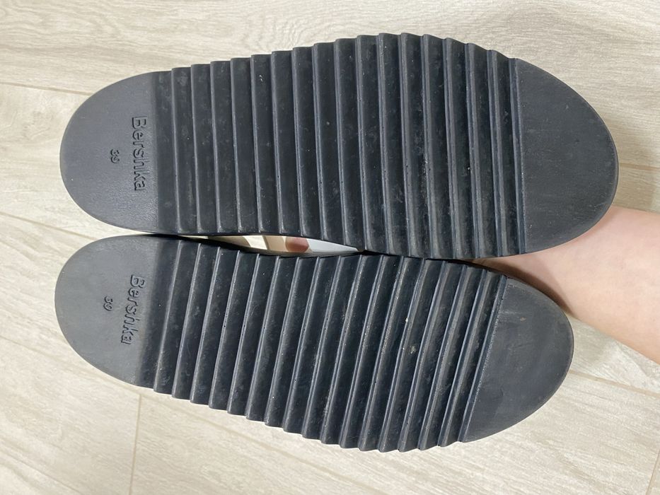 Босоніжки BERSHKA р.39