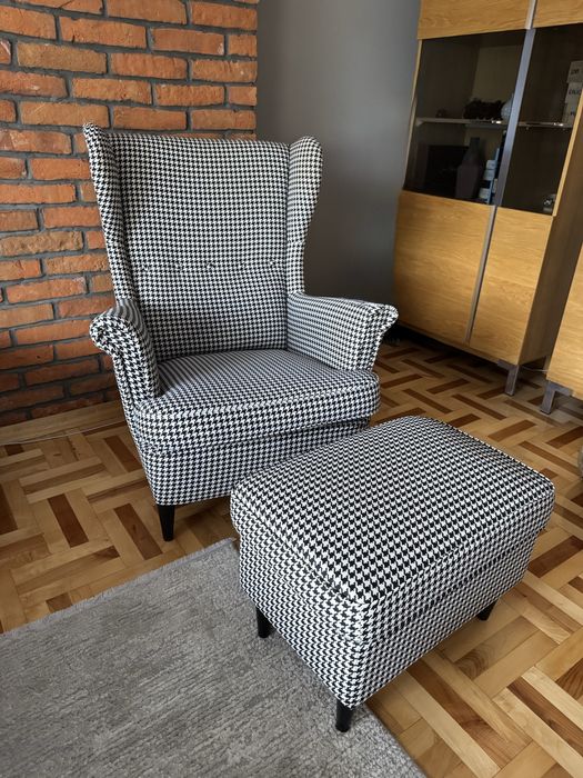 Fotel Uszak w pepitkę ikea z podnóżkiem w zestawie