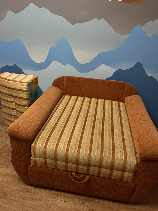 Крісло в чудовому стані, як нове.