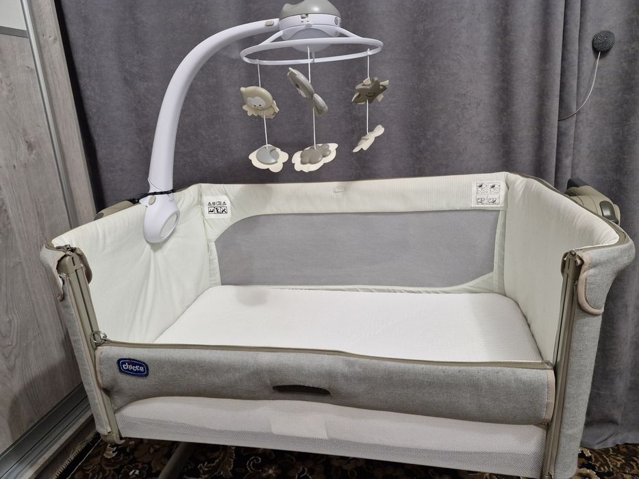 Дитяче ліжко Chicco + мобіль