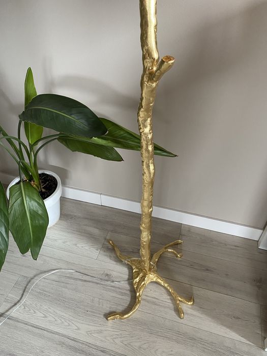 Elegancka lampa podlogowa pióra