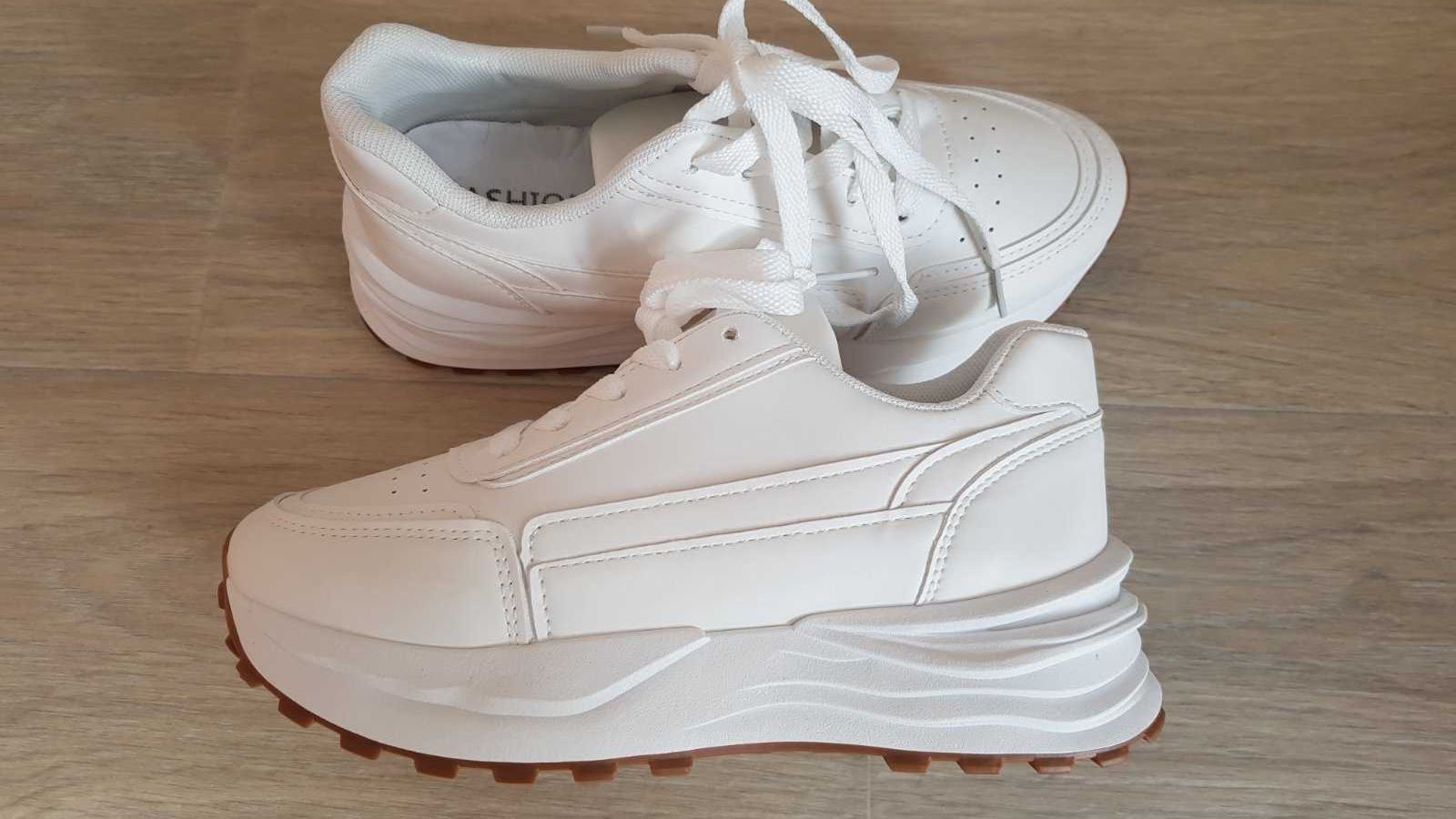 Комфортные, качественные подростковые белые кроссовки  р-ры 33- 41