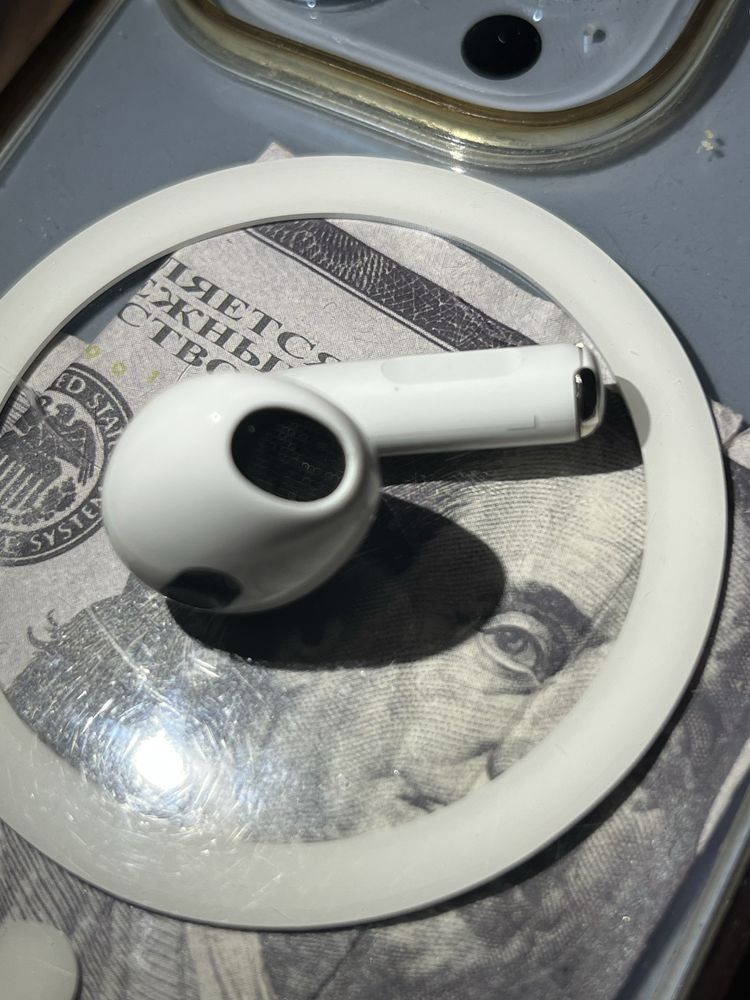 Продам навушник AirPods 3 ліве один без кейсу